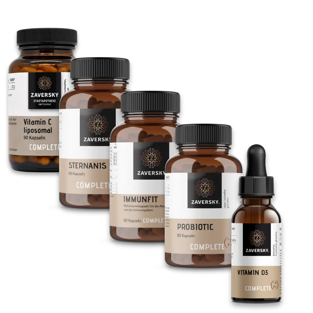 Zaversky COMPLETE Produktcollage: braune Glasdosen Vitamin C liposomal, Sternanis, Immunfit, Probiotic und Vitamin D3 Tropfflasche