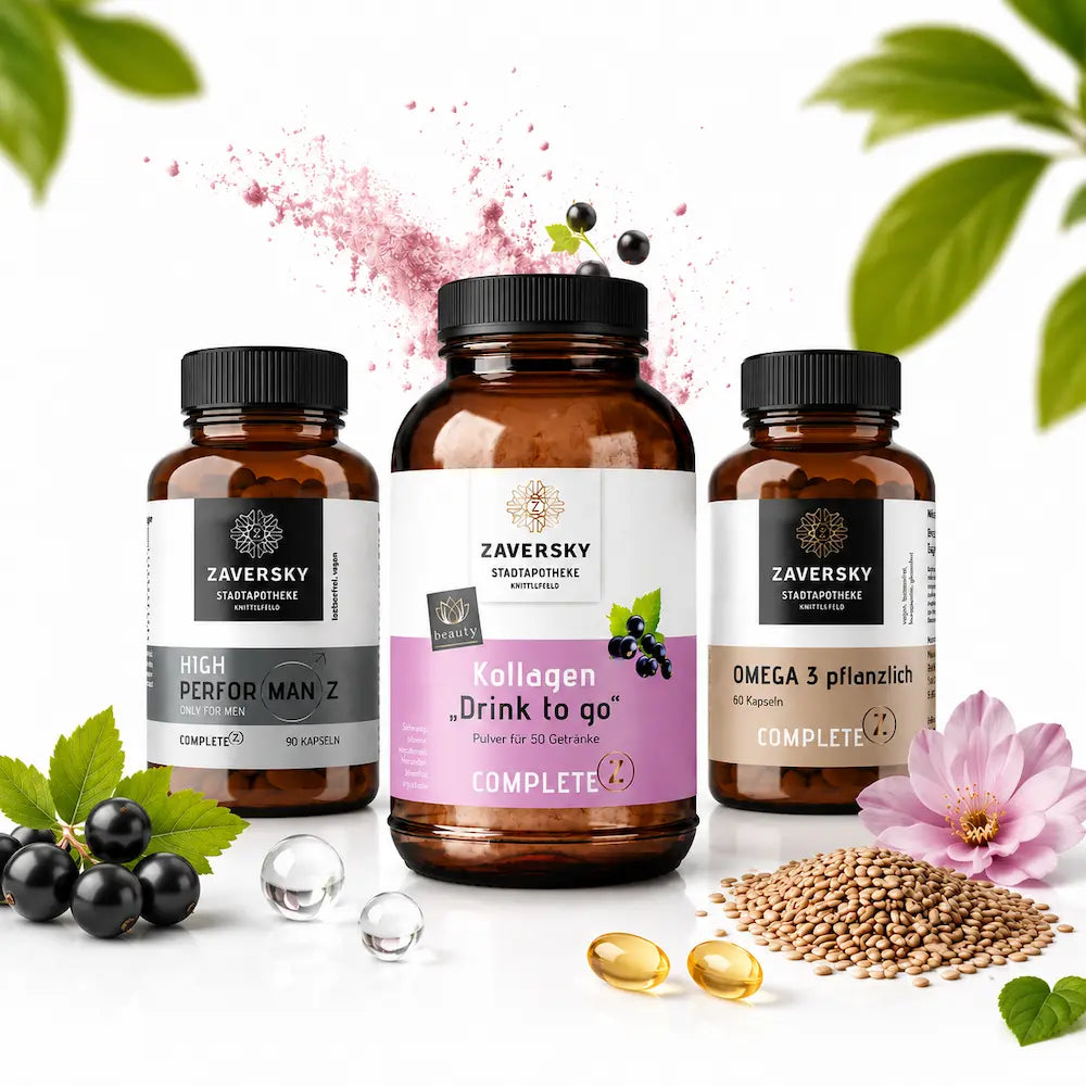 Drei Zaversky Braunglasflaschen mit schwarzem Deckel, mittig Kollagen „Drink to go", daneben High Performanz und Omega 3, dekoriert mit Beeren und Blüte