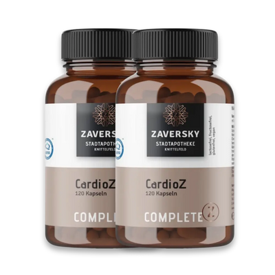 Complete Z CardioZ von Zaversky, zwei braune Kapseldosen mit schwarzem Deckel und beigem Etikett, je 120 Kapseln