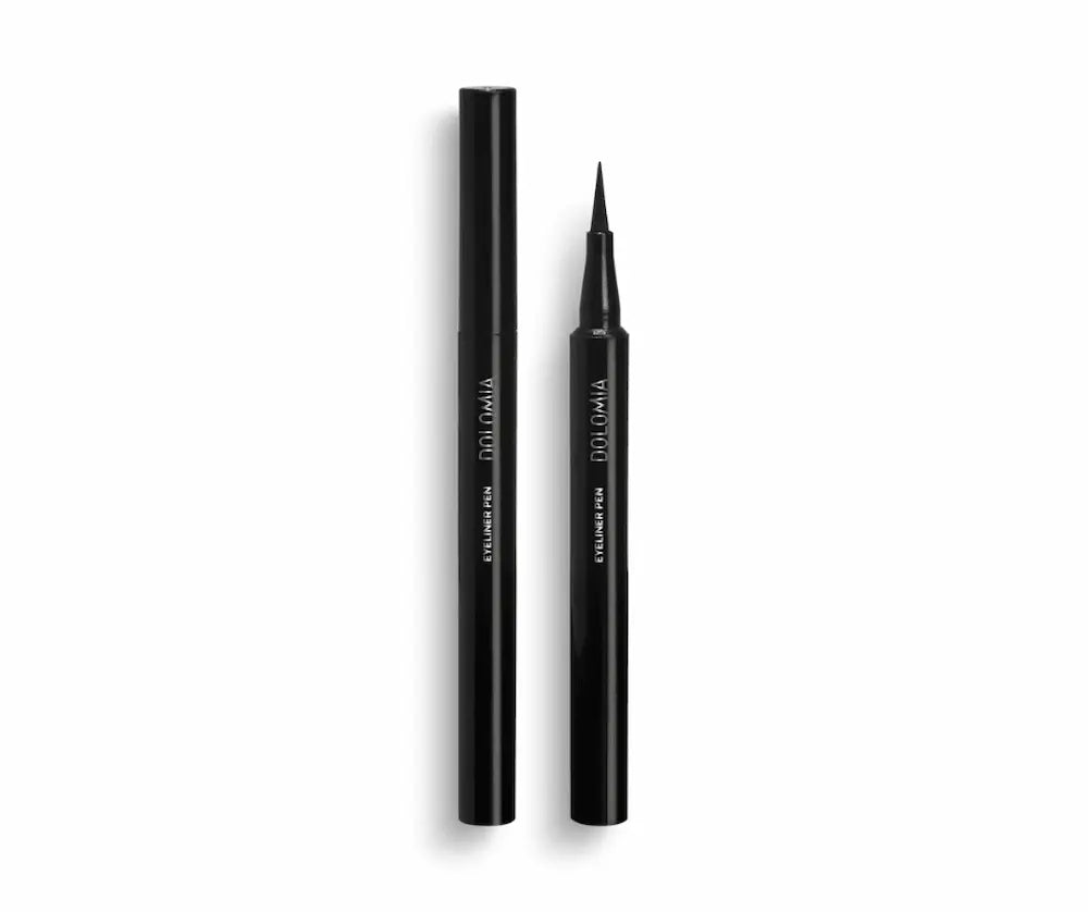 Dolomia Eyeliner Pen in Schwarz, geschlossen und geöffnet mit feiner Applikatorspitze nebeneinander dargestellt.