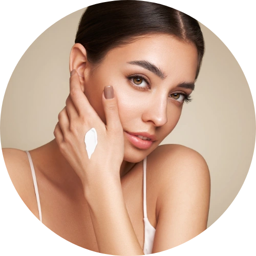 Morgens wählst du zwischen der osmotischen Creme Premium in leichter oder reichhaltiger Textur - passend zu deinem Hauttyp.