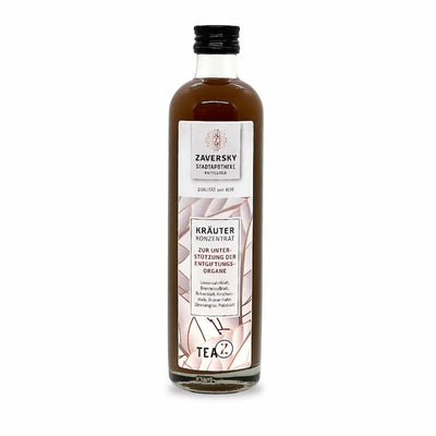 Zaversky Kräuterkonzentrat in dunkler Glasflasche mit schwarzem Schraubverschluss und beschriftetem Etikett, Vorderansicht