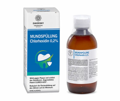 Mundspülung Chlorhexidin 0,2% von Zaversky, weiße Faltschachtel mit Zahnsymbol neben brauner Flasche mit weißem Verschluss