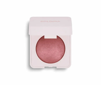 Dolomia Mineral Rouge in geöffneter rosafarbener Kompaktdose mit gebackenem Puder in beerigem Rosé, Vorderansicht