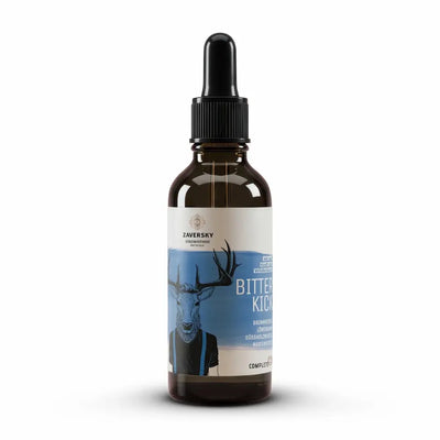 Zaversky Bitter Kick Tropfenflasche aus Braunglas mit schwarzer Pipette und blauem Etikett mit Hirsch-Motiv, Vorderansicht