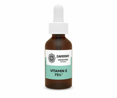Vitamin E 75% Tropfen der Stadtapotheke Zaversky in brauner Glasflasche mit Pipette und mintgrünem Etikett, Vorderansicht
